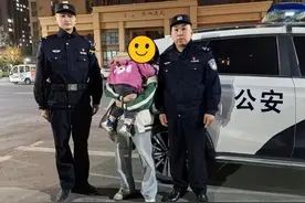 两岁女童迷路，济南民警助回家图片