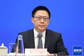财政部副部长详解2025年“更加积极”的财政政策图片