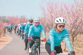 骑行在春天里图片