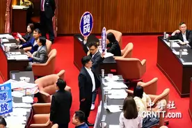 60对48！台民意机构通过解除赴大陆观光禁团令图片