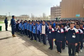 青春与警色同行！若羌县职校学子“沉浸式”体验别样“警”彩图片