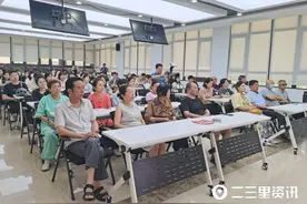 “文化领军人物进社区”—秦都区文化和旅游局举办胡琴音乐赏析公益讲座图片