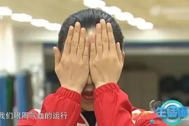 假期忍不住熬夜玩手机，如何把伤害降到最低？攻略来了→图片