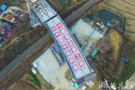 湖北京山G347国道跨长荆铁路万吨立交桥转体成功图片