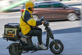 社保专家：保障“快递小哥”、“外卖骑手”劳动权益，需研究社保体系创新图片