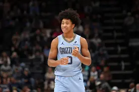 威尔斯父亲：威尔斯已经苏醒，他手部肿胀，下巴、背部有痛感图片