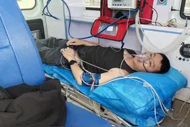 青海一男子被罕见剧毒阿拉善蝮蛇咬伤，因无血清一度想放弃治疗 警车开道转运700公里救命图片