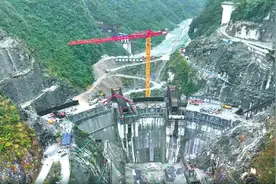 奋战四季度，确保完成既定年度目标任务 水利工程建设拉满弓图片