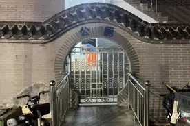 广东一地公厕“到点下班”，官方回应图片
