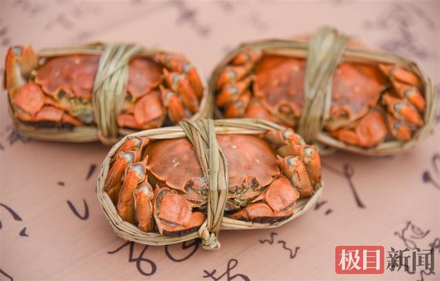 湖北一地“蟹王”“蟹后”拍出1.9万