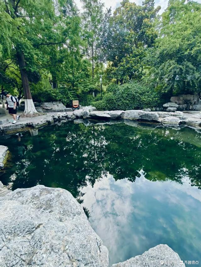 炎热的夏天，趵突泉给您带来一丝凉意