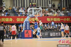 海峡两岸大学生篮球赛莆田开幕 两岸及港澳球队展开角逐图片
