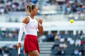 “这是我第一次击败她！”郑钦文战胜萨巴伦卡 首次闯入罗马站四强图片