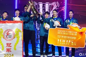 孙颖莎上演让二追三，王曼昱拿下决胜局，两队大战五局分胜负图片