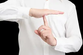 法治日报：“女仆跪式服务”，早该停了！图片