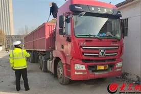 文明交通 你我同行丨真敢上路！大货车超载100%被查获！图片