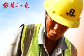 致敬高温下的劳动者！图片