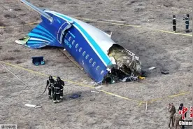 外媒：在哈萨克斯坦失事的客机黑匣子已找到图片