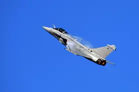 俄媒：克宫回应塞尔维亚采购12架法国“阵风”战机，称“每个国家都有自己的考虑”图片