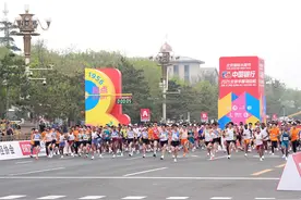（体育）2025年北京半程马拉松赛举行图片