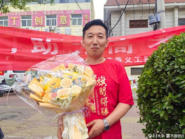 部分考生完成高考，家长寄语：永远是父母心中的“985”