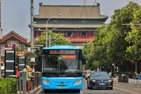 北京公交预计假期日均客运量443万人次，加密中轴线周边班次图片