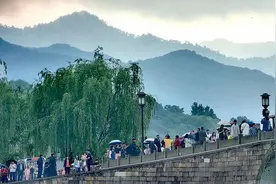 西湖景区总结五一成绩单，单日客流量创近十年来新高图片