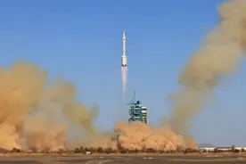 18年前连线“神六”，现在的他是……网友：这就是命运的齿轮图片