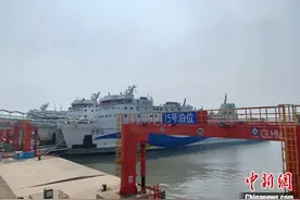 广东海面大风 琼州海峡客滚船全线停运图片