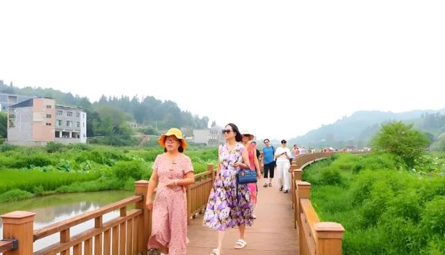 西秀区：“凉”资源“热”了民宿