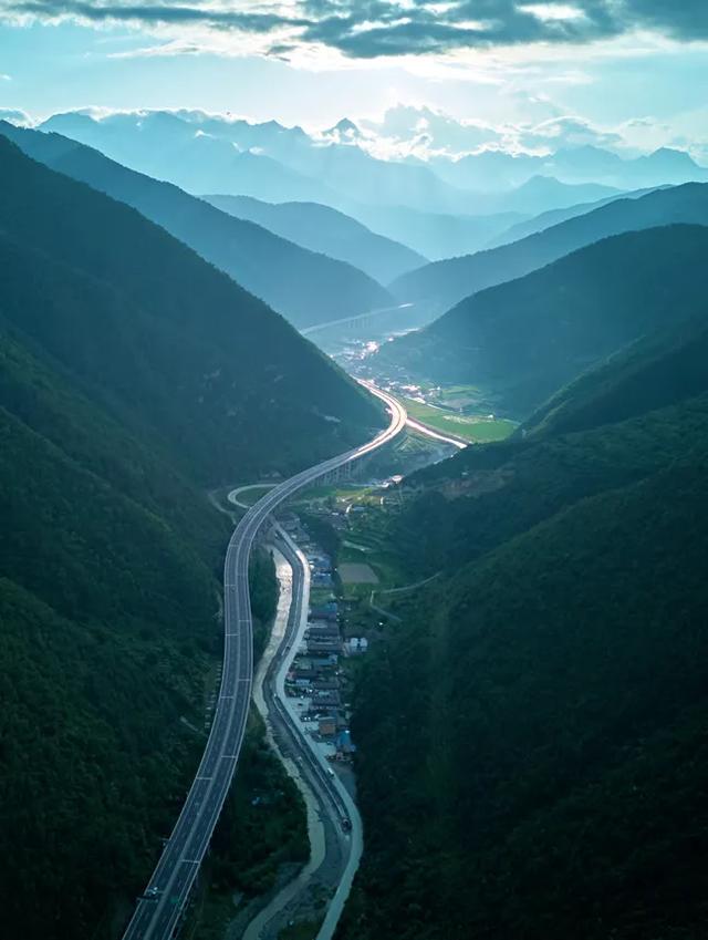 安逸四川 乐游绵阳 ‖ 就在本月，全线通车！驰骋“云端高速”解锁秘境平武~
