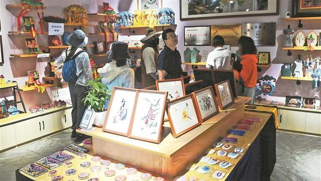 河湟风情“活”在街巷间