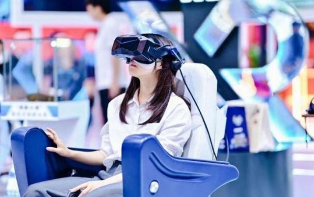 智能眼镜“场景赋能”火力全开，苹果/微美全息加速下沉市场布局焕AI新机！