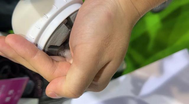 按摩、洗浴、辅助行走……机器人为您服务！