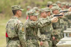 一周军评：年终岁尾话“哭穷”图片