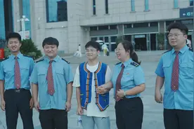 “铁路姐姐”持续8年资助两名贵州男孩：两人双双考上本科，将走出大山开启人生新征程图片