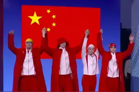 祝贺！中国队夺得游泳男女混合4×100米混合泳接力银牌图片