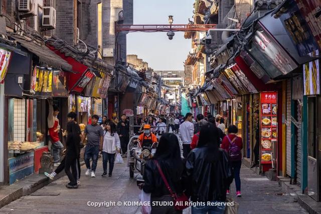 趵突泉涌玉龙，青石板映唐宋灯火，济南版“江南”在此