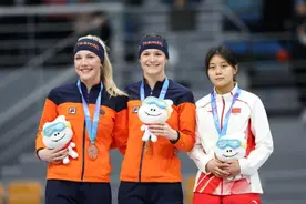 速度滑冰丨冬青奥会：刘昀琪获女子集体出发铜牌图片