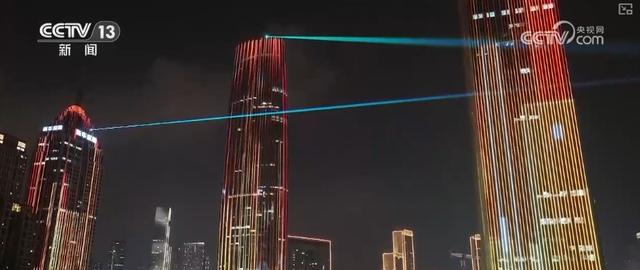 绝美灯光秀点亮上合国家文化交流“城市会客厅” 彰显中华传统文化与现代科技之美