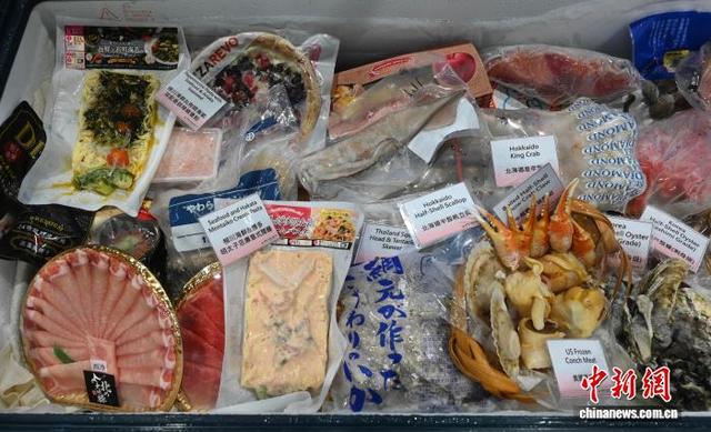 香港餐饮展开幕 “炒菜机器人”吸睛