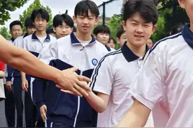 中考首日，一起为青岛9万余名少年加油！图片