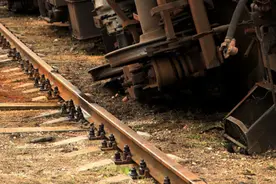 美国佛州铁路事故致6人死亡图片