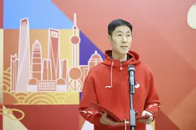 20岁的新民晚报红双喜杯上午开赛，新老朋友到场，乒乓球朋友圈不断扩大图片