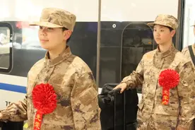 女新兵入营啦！图片