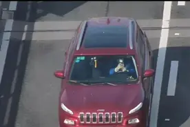 上海司机注意了！开车还敢接电话、吃东西？交警：抬头看看“空中执法”的无人机图片