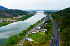 安徽四好农村路：美景一线牵 产业串成链图片