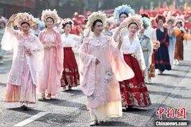 “中国龙虾之都”江苏盱眙民俗巡游文化味浓图片