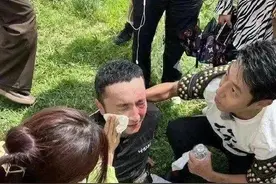 央视知名主持人录节目时脸摔伤，最新回应→图片