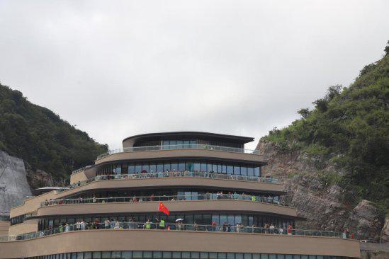 这个长假的“新晋顶流”！ 世界第一高桥迎国庆客潮